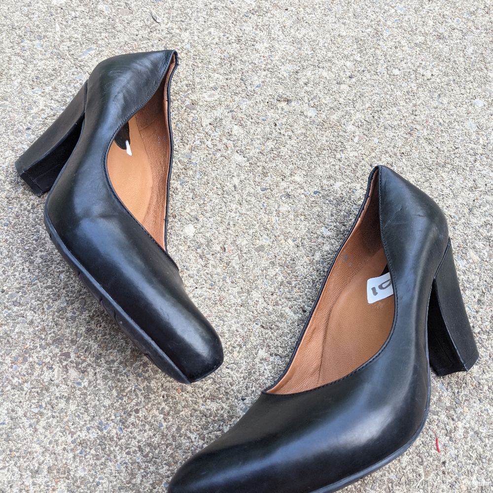 Earthies Black Leather Chunky Heels Size 10 EUC